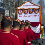 पत्रकार राउतद्वारा मेचीनगर- ४ स्थित बाहुण्डाँगीमा गरिब तथा बिपन्न परिवारका बालबालिकाहरुलाई न्यानो कपडा बितरण